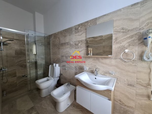 Vlore, jepet me qera hotel Kati 3, 200 m² 36.000 € (Çentrale)