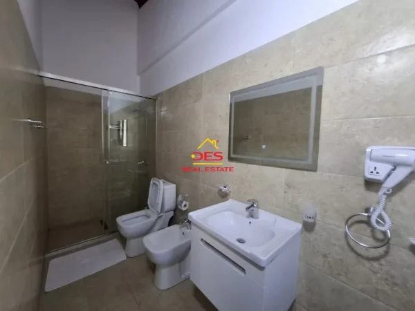 Vlore, jepet me qera hotel Kati 3, 200 m² 36.000 € (Çentrale)