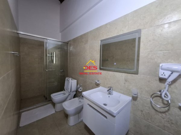 Vlore, jepet me qera hotel Kati 3, 200 m² 36.000 € (Çentrale)