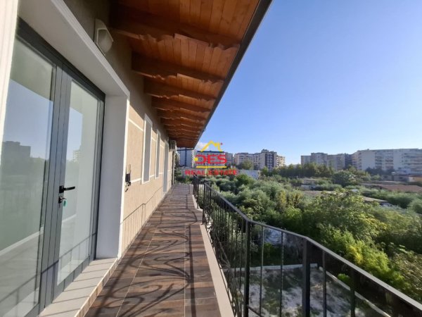Vlore, jepet me qera hotel Kati 3, 200 m² 36.000 € (Çentrale)
