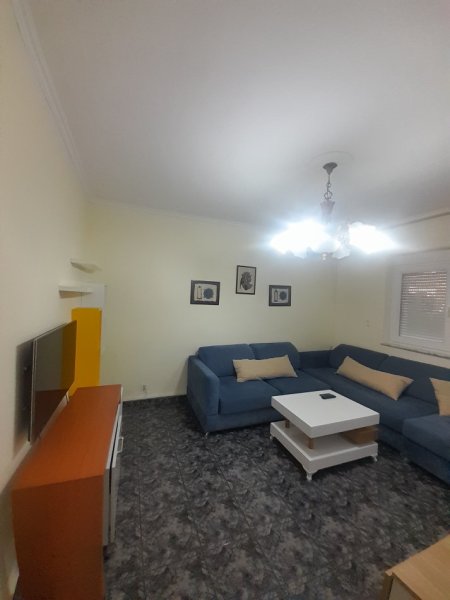 Tirane, jepet me qera apartament 2+1 Kati 2, 87 m² 650 € (Rruga Fortuzi, Pranë Qendrës Tiranës)