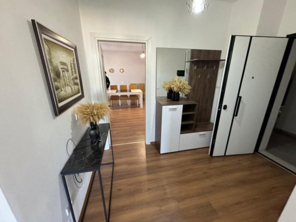 Tirane, jepet me qera apartament 3+1 Kati 8, 120 m² 800 €