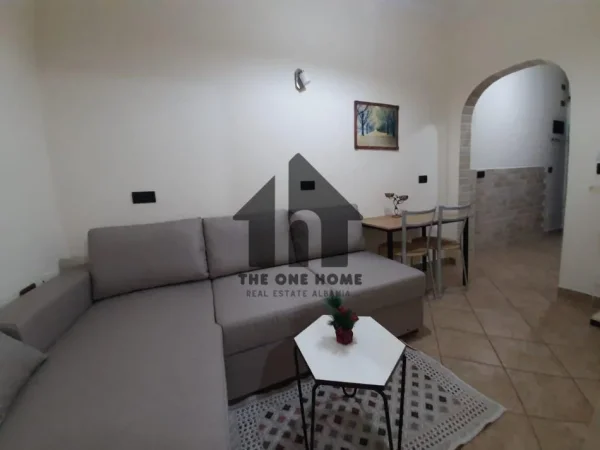 Tirane, jepet me qera apartament 1+1+Ballkon Kati 2, 66 m² 450 € (FRIGORIFERI)