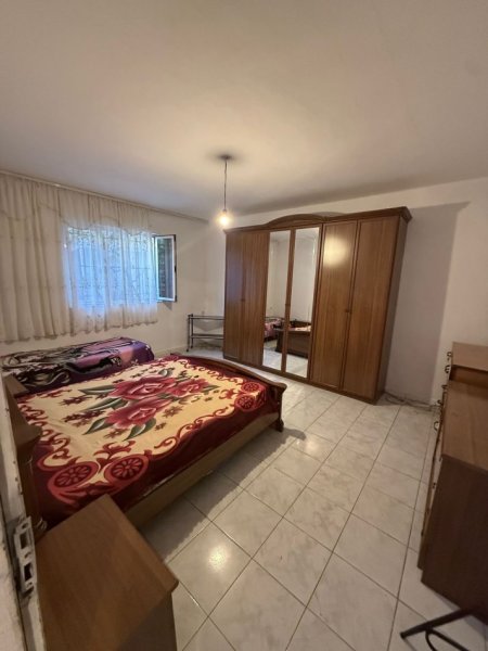 Tirane, jepet me qera Vile 1+1 Kati 1, 75 m² 400 Lek (rruga hysni gerbolli)