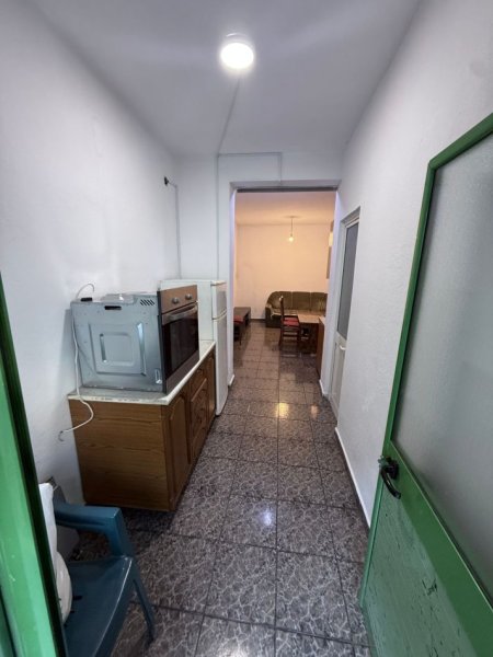 Tirane, jepet me qera Vile 1+1 Kati 1, 75 m² 400 Lek (rruga hysni gerbolli)