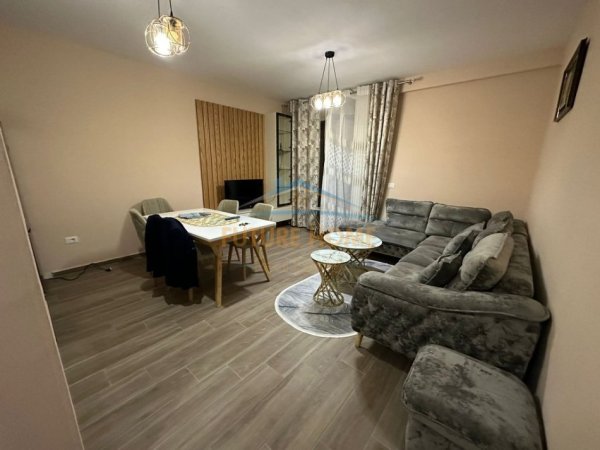 Tirane, jepet me qera apartament 2+1+Ballkon Kati 3, 92 m² 900 € (Kodra e Diellit)