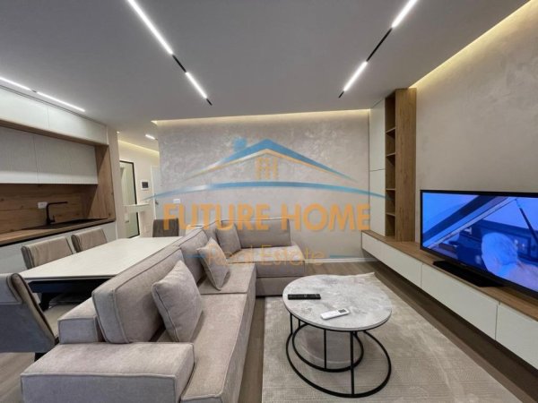 Tirane, jepet me qera apartament 1+1+Ballkon Kati 1, 75 m² 650 € (Xhamlliku)