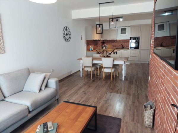 Tirane, jepet me qera apartament 2+1+Ballkon Kati 2, 100 m² 800 € (Kodra e Diellit)