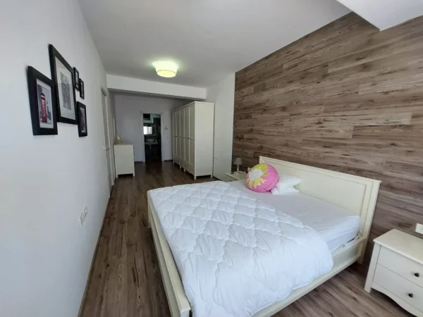 Tirane, jepet me qera apartament 2+1+Ballkon Kati 2, 100 m² 800 € (Kodra e Diellit)