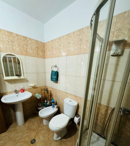 Tirane, jepet me qera apartament 2+1+Ballkon Kati 3, 120 m² 550 € (Astir)