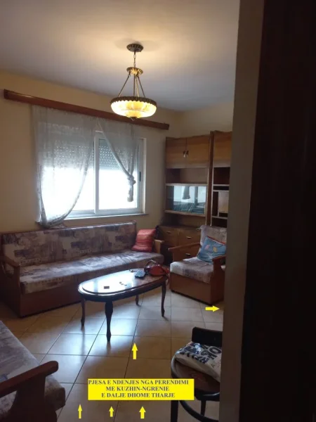 Tirane, Okazion Shitet Apartament i bollshem, me shumë pamje e drite, tip 2+1, në kat 5, pallat ekzistues me 5-kate, sip. 81m², Cmimi 125'000 €, në rrugën Ali Demi, tek Fusha / Kryqëzimi Ali Demi, 250m nga Ura Brrylit /Lana/ Ministria e Jashtme, 10minuta në këmb nga qendraTiranës.