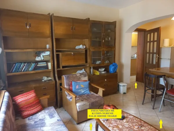 Tirane, Okazion Shitet Apartament i bollshem, me shumë pamje e drite, tip 2+1, në kat 5, pallat ekzistues me 5-kate, sip. 81m², Cmimi 125'000 €, në rrugën Ali Demi, tek Fusha / Kryqëzimi Ali Demi, 250m nga Ura Brrylit /Lana/ Ministria e Jashtme, 10minuta në këmb nga qendraTiranës.