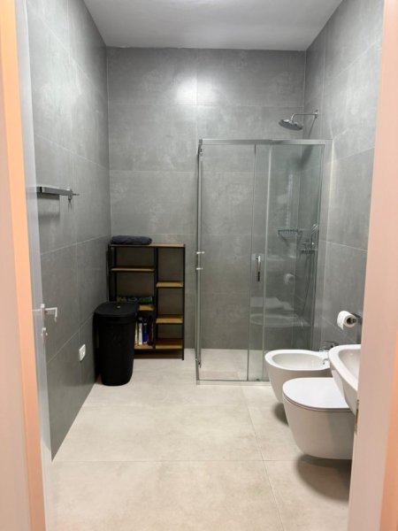 Tirane, jepet me qera apartament 3+1+Ballkon Kati 3, 130 m² 1.500 € (Liqeni i Thate, Kompleksi Park Life)