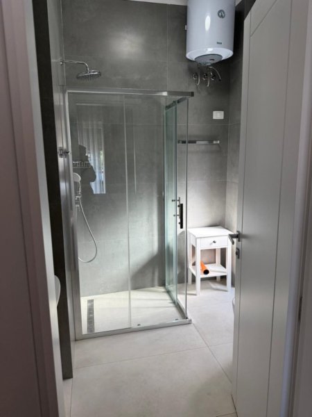 Tirane, jepet me qera apartament 3+1+Ballkon Kati 3, 130 m² 1.500 € (Liqeni i Thate, Kompleksi Park Life)