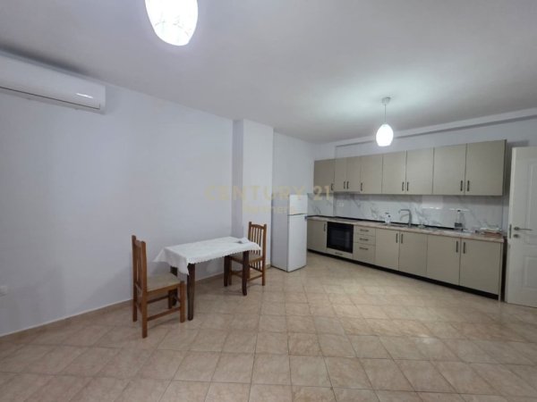 Tirane, jepet me qera apartament 2+1 Kati 1, 80 m² 600 € (Rruga 5 Maji)