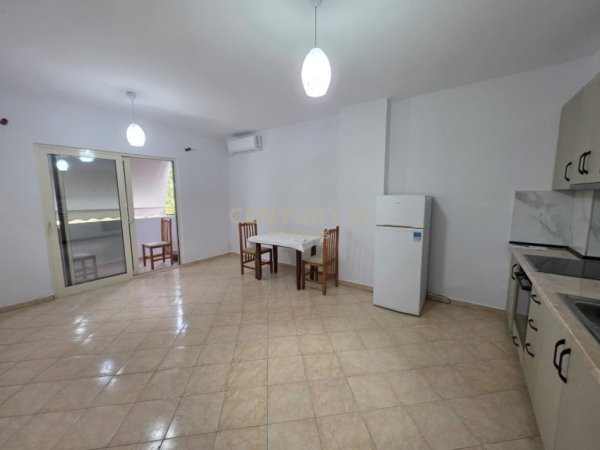Tirane, jepet me qera apartament 2+1 Kati 1, 80 m² 600 € (Rruga 5 Maji)