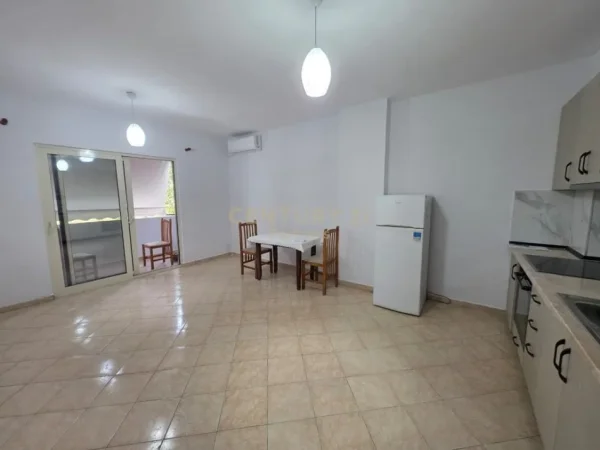 Tirane, jepet me qera apartament 2+1 Kati 1, 80 m² 600 € (Rruga 5 Maji)