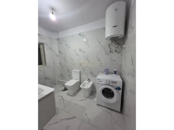 Tirane, jepet me qera apartament 2+1 Kati 1, 80 m² 600 € (Rruga 5 Maji)