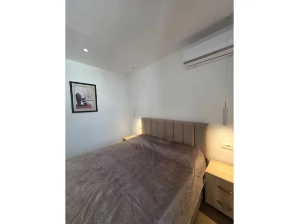 Tirane, jepet me qera apartament 2+1+Ballkon Kati 7, 90 m² 1.000 € (Rruga Mine Peza)