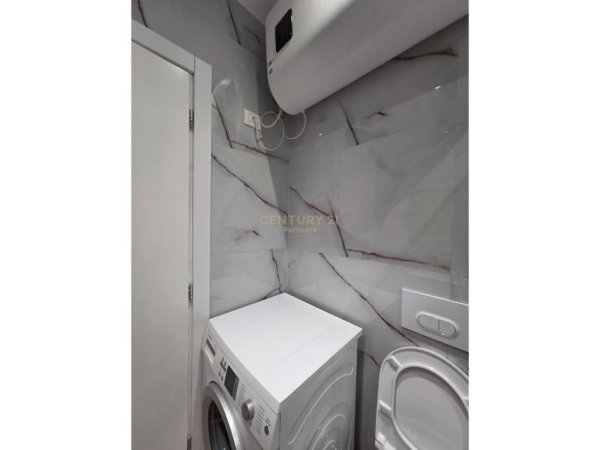 Tirane, jepet me qera apartament 2+1+Ballkon Kati 7, 90 m² 1.000 € (Rruga Mine Peza)