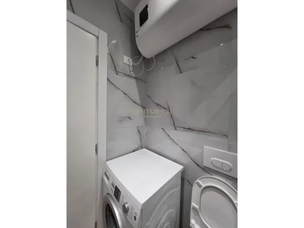 Tirane, jepet me qera apartament 2+1+Ballkon Kati 7, 90 m² 1.000 € (Rruga Mine Peza)