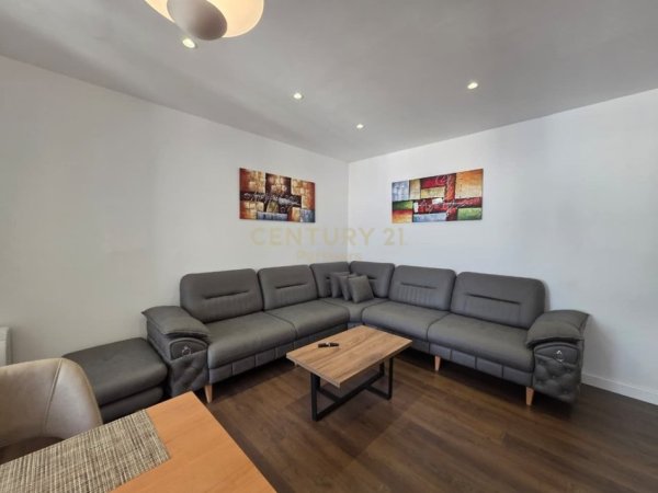 Tirane, jepet me qera apartament 2+1 Kati 7, 90 m² 1.000 € (Rruga Mine Peza)