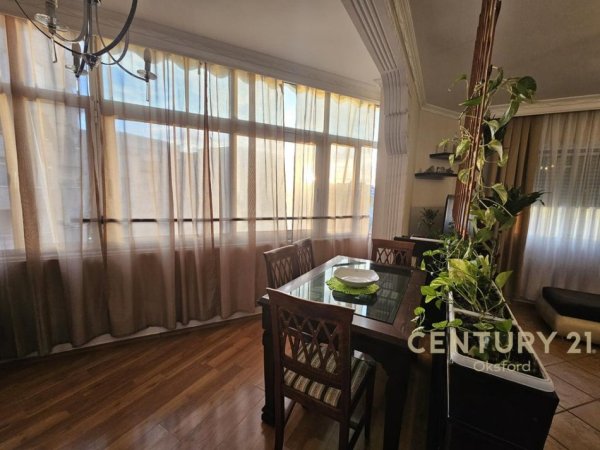 Tirane, jepet me qera apartament 3+1+Ballkon Kati 5, 120 m² 800 € (Kika 1)