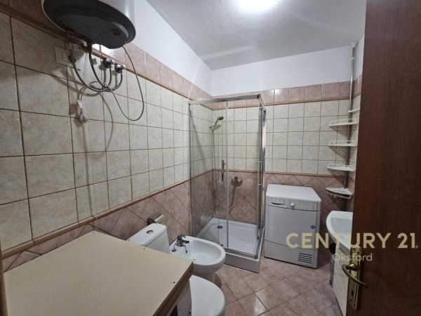 Tirane, jepet me qera apartament 3+1+Ballkon Kati 5, 120 m² 800 € (Kika 1)