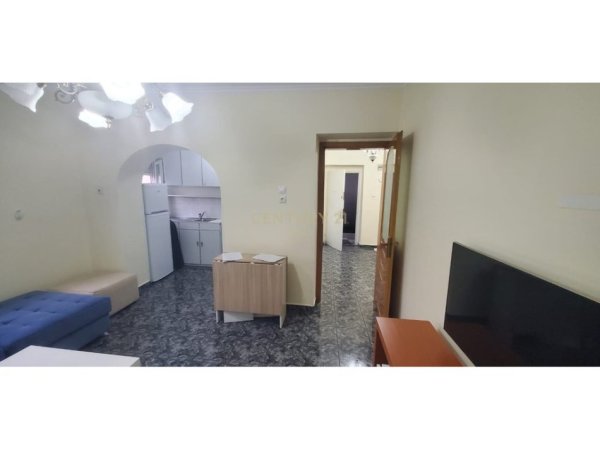 Tirane, jepet me qera apartament 2+1 Kati 2, 80 m² 700 € (Rruga Fortuzi)