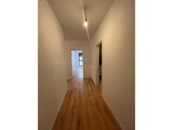 Tirane, shitet apartament 2+1+Ballkon Kati 1, 130 m² 279.500 € 