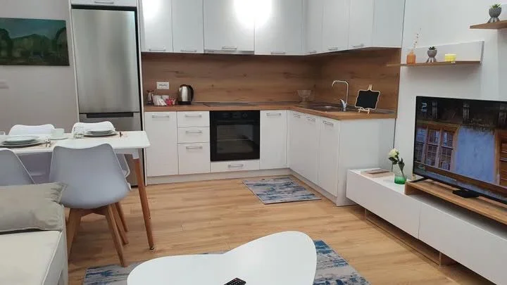 Tirane, jepet me qera apartament 1+1 Kati 6, 65 m² 550 € (Universiteti Logos ,Zogu i Zi)
