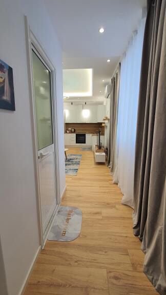 Tirane, jepet me qera apartament 1+1 Kati 6, 65 m² 550 € (Universiteti Logos ,Zogu i Zi)