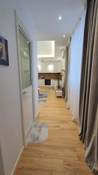 Tirane, jepet me qera apartament 1+1 Kati 6, 65 m² 550 € (Universiteti Logos ,Zogu i Zi)