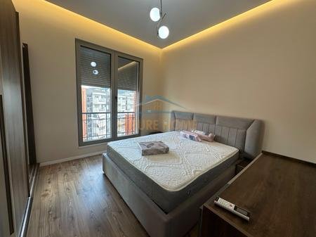 Tirane, jepet me qera apartament 1+1+Ballkon Kati 4, 1.000 € 