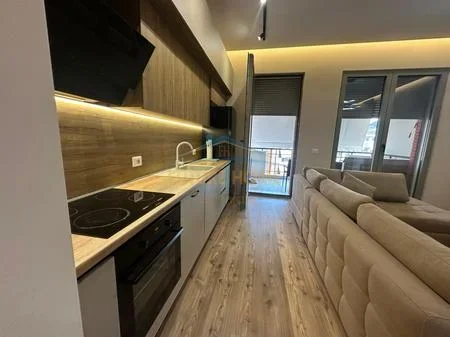 Tirane, jepet me qera apartament 1+1+Ballkon Kati 4, 1.000 € 