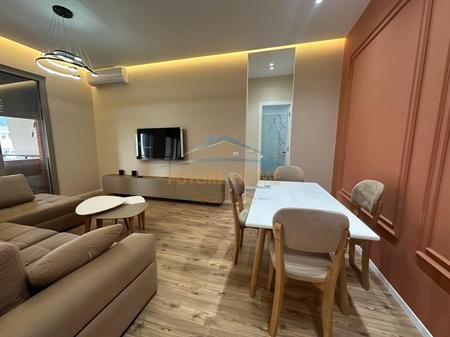 Tirane, jepet me qera apartament 1+1+Ballkon Kati 4, 1.000 € 