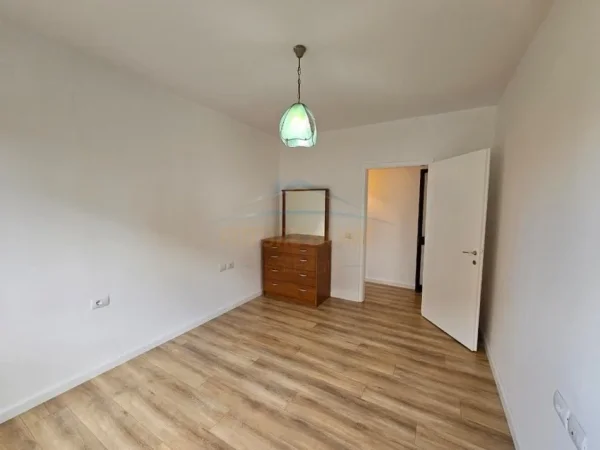 Tirane, shitet apartament 2+1 Kati 5, 81 m² 165.000 € (ish fusha aviacionit)