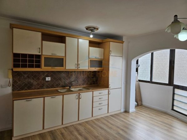 Tirane, shitet apartament 2+1 Kati 5, 81 m² 165.000 € (ish fusha aviacionit)