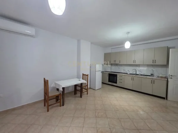 Tirane, jepet me qera apartament 2+1 Kati 1, 80 m² 600 € (Medreseja)