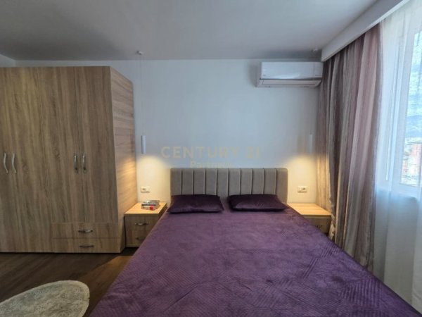 Tirane, jepet me qera apartament 2+1+Aneks+Ballkon Kati 7, 90 m² 1.000 € (Mine Peza)