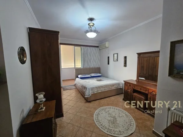 Tirane, jepet me qera apartament 3+1 Kati 5, 120 m² 800 € (Kika 1)