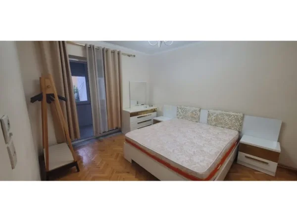 Tirane, jepet me qera apartament 2+1 Kati 2, 80 m² 700 € (Rr . Fortuzi)