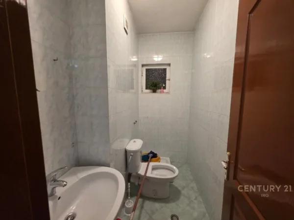 Tirane, shitet apartament 2+1 Kati 2, 145 m² 320.000 € (Komuna Parisit)