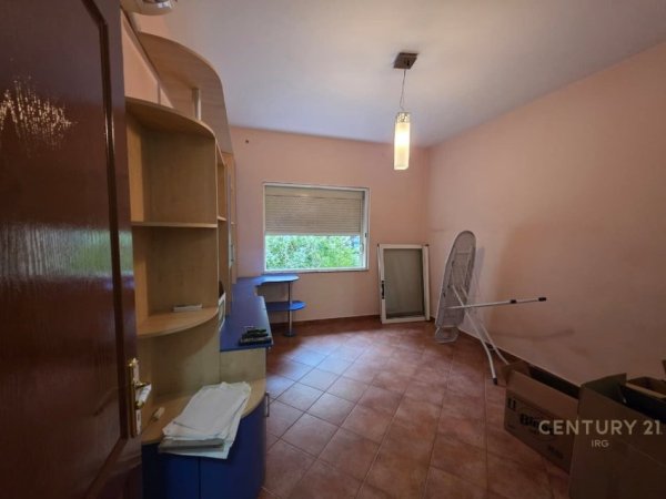 Tirane, shitet apartament 2+1 Kati 2, 145 m² 320.000 € (Komuna Parisit)