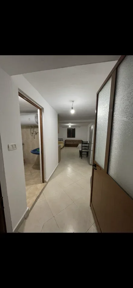 Shqiperi, jepet me qera shtepi 1+1 Kati 1, 70 m² 300 € (Rruga Leando zoto , Kodra e priftit)