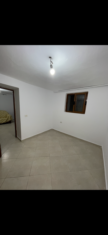 Shqiperi, jepet me qera shtepi 1+1 Kati 1, 70 m² 300 € (Rruga Leando zoto , Kodra e priftit)