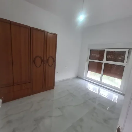 Mangalem, jap 2+1+Ballkon Kati 2, 110 m² 45000 Leke (siper Ali Demit)