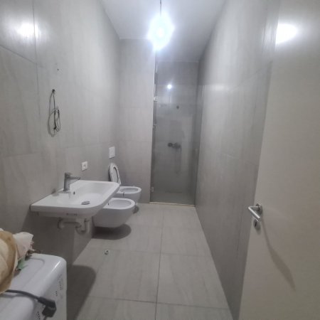 Tirane, jap me qera apartament 2+1+Ballkon Kati 2, 110 m² 450 € (Rezidenca Mangalem)