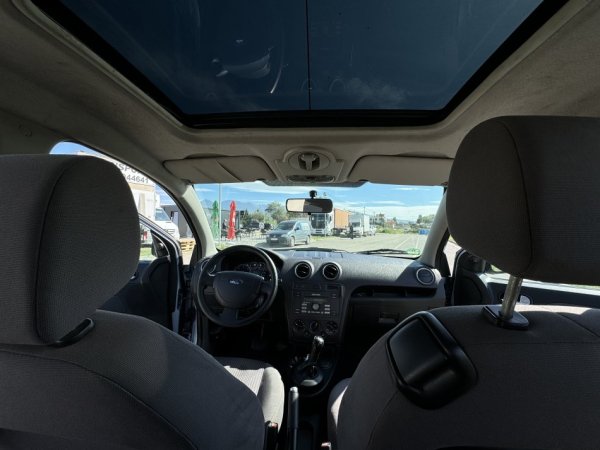 Tirane, shes makine Ford Fusion Nafte, blu e hapur automatik Kondicioner 175.000 km 3.200 €