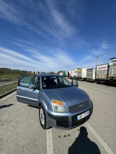 Tirane, shes makine Ford Fusion Nafte, blu e hapur automatik Kondicioner 175.000 km 3.200 €